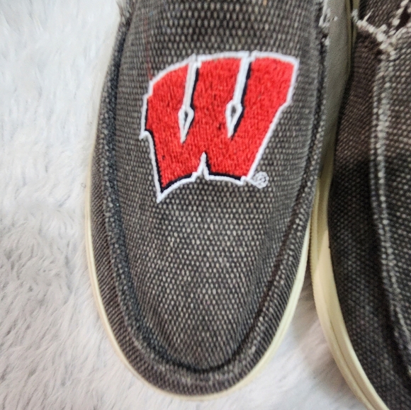 Wisconsin Badgers CRUZERZ Canvas Slip Ons - Picture 3 of 12